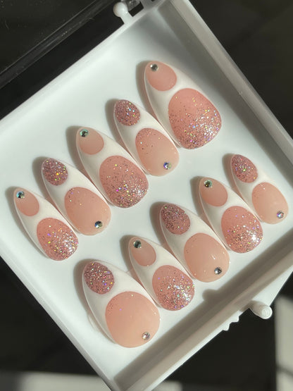 Set of decorative false nails with glitter and rhinestone details in a white display box.